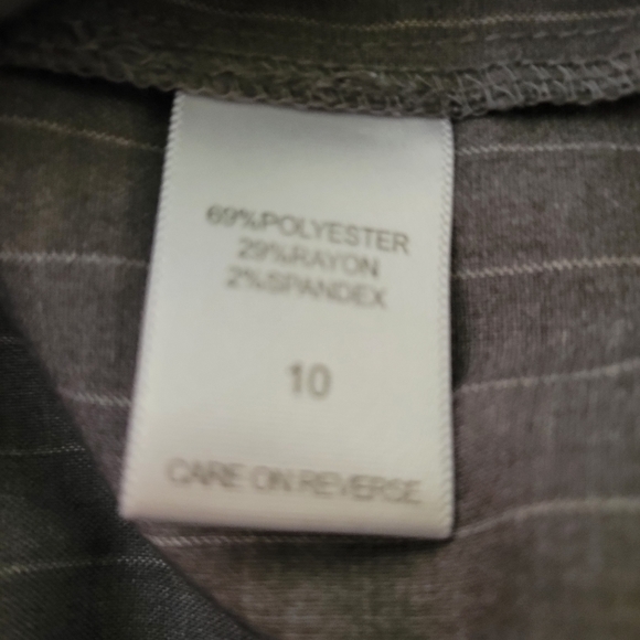 Gray with white pinstriped skirt. Slit on the back. Very classic. Size 10 - Picture 6 of 10